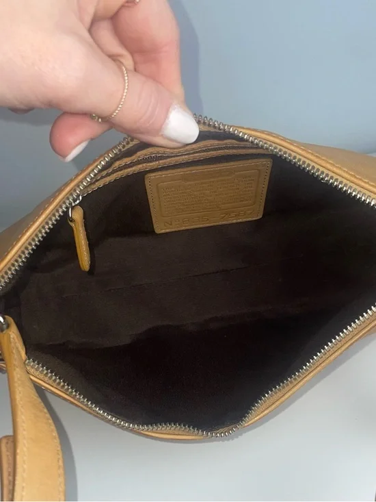 Coach Hampton Demi Leather Baguette VTG Shoulder Bag 7587 COA - Picture 2 of 16